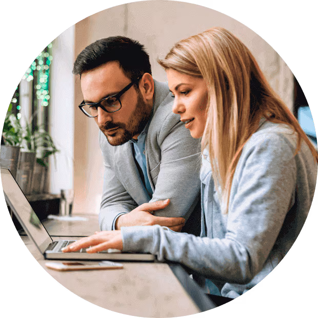 Team collaborating with QuickBooks support remotely